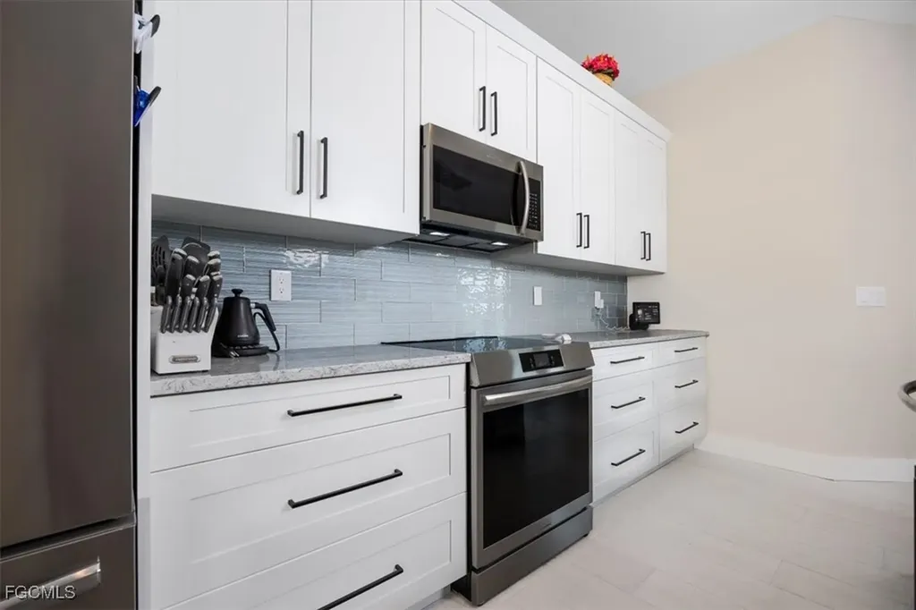20 NE 8th Place Cape Coral FL 33909