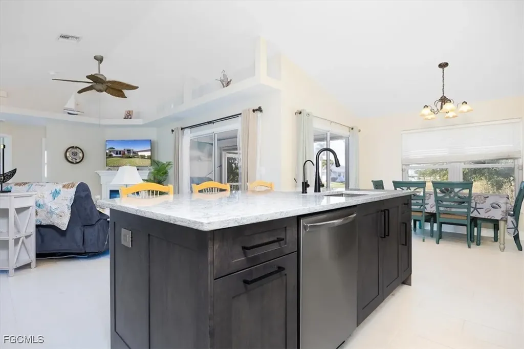 20 NE 8th Place Cape Coral FL 33909