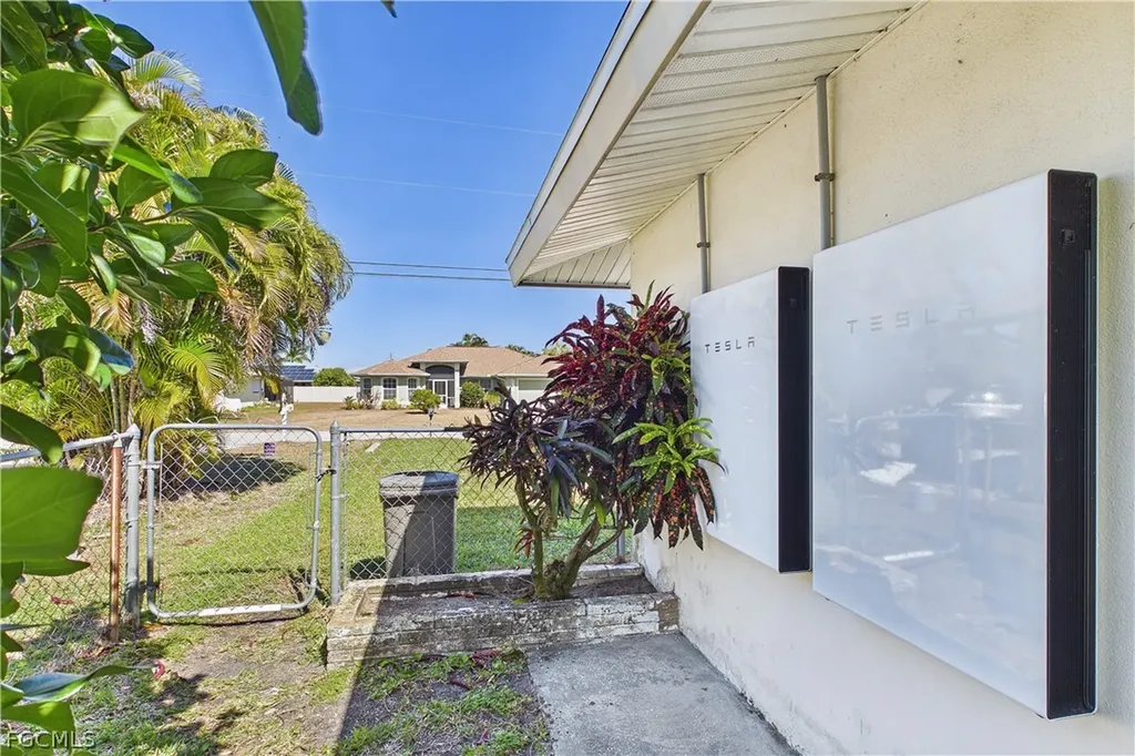 2306 SE 15th Terrace Cape Coral FL 33990