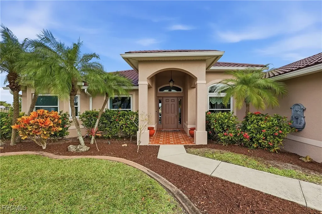 927 SW 28th Terrace Cape Coral FL 33914