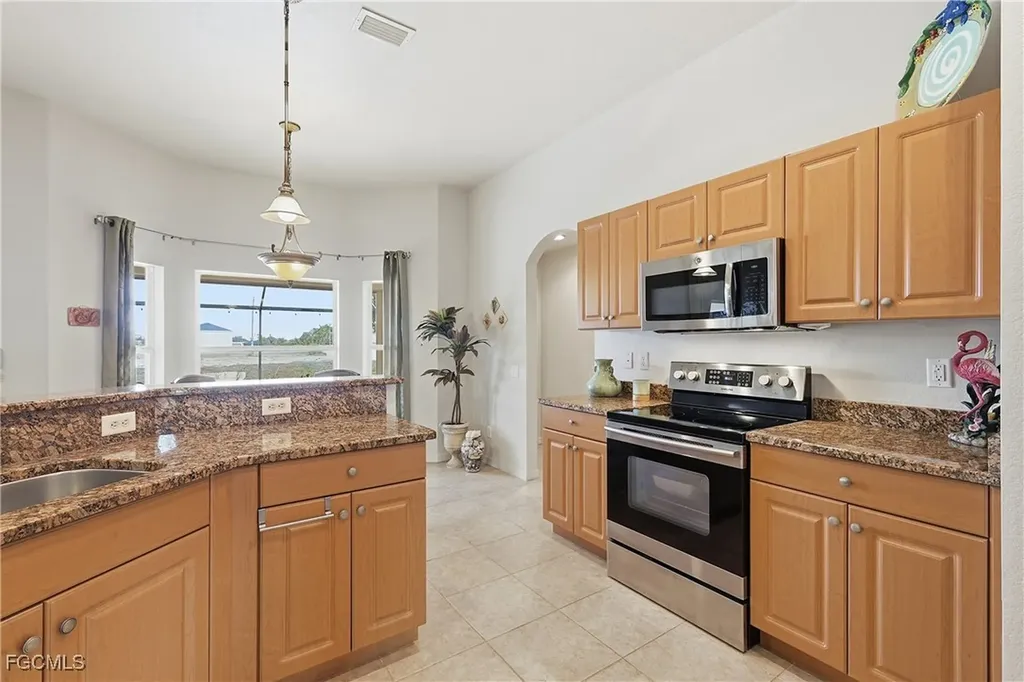 927 SW 28th Terrace Cape Coral FL 33914