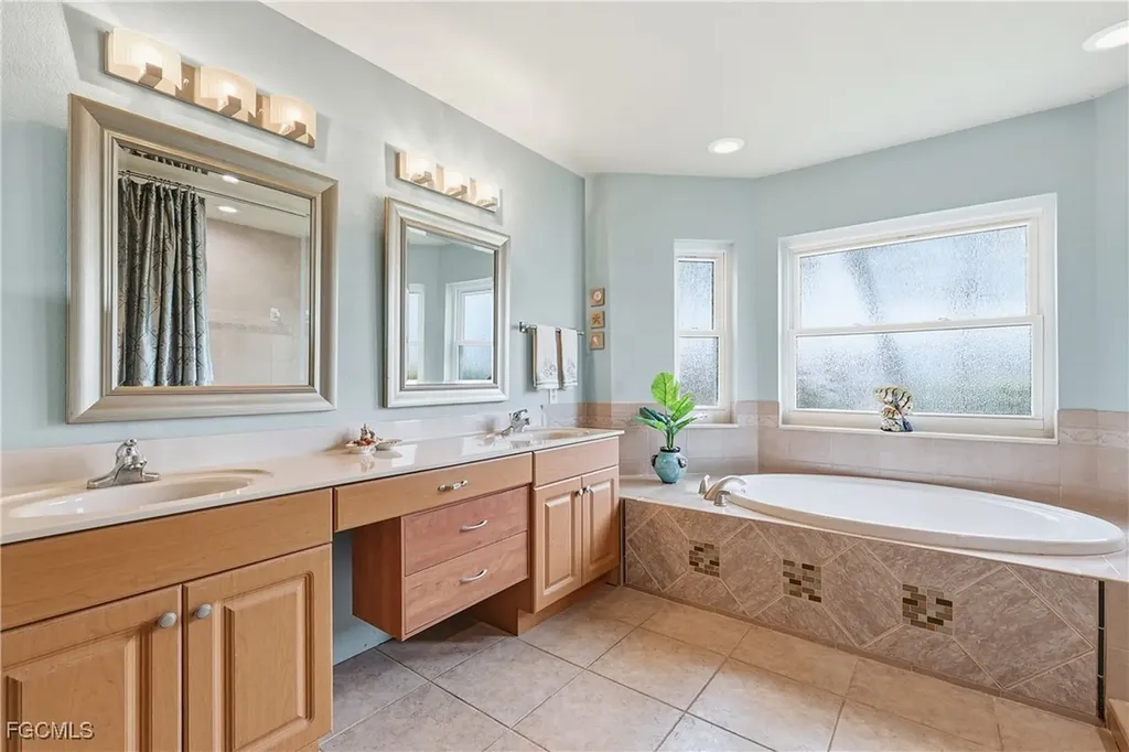 927 SW 28th Terrace Cape Coral FL 33914