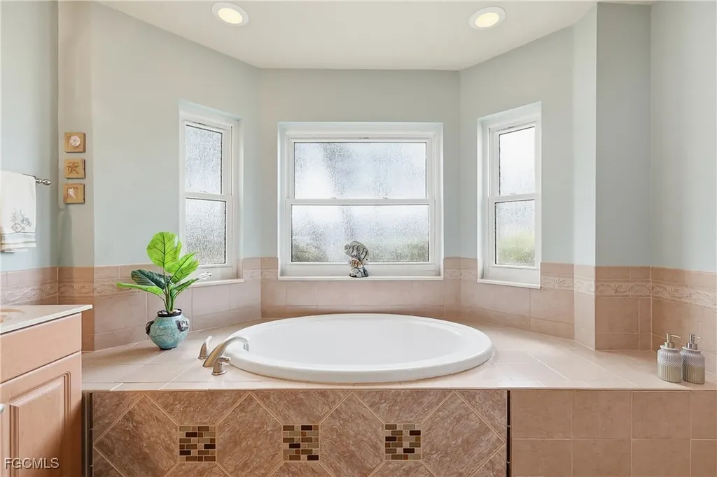 927 SW 28th Terrace Cape Coral FL 33914