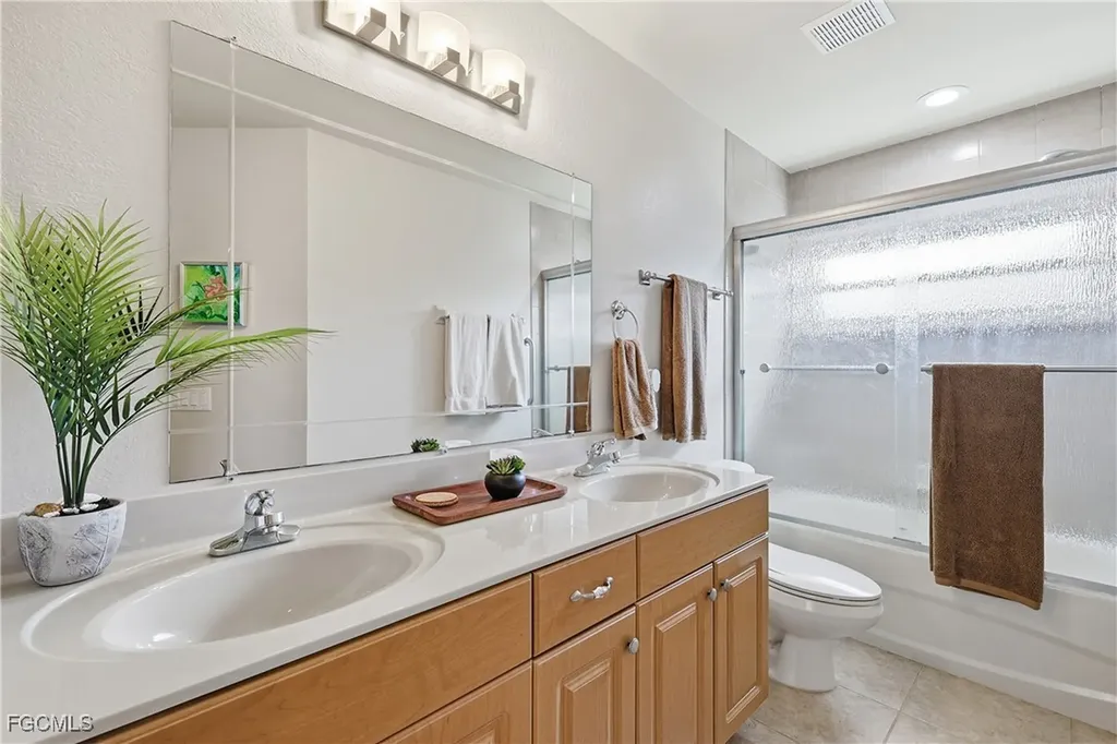 927 SW 28th Terrace Cape Coral FL 33914