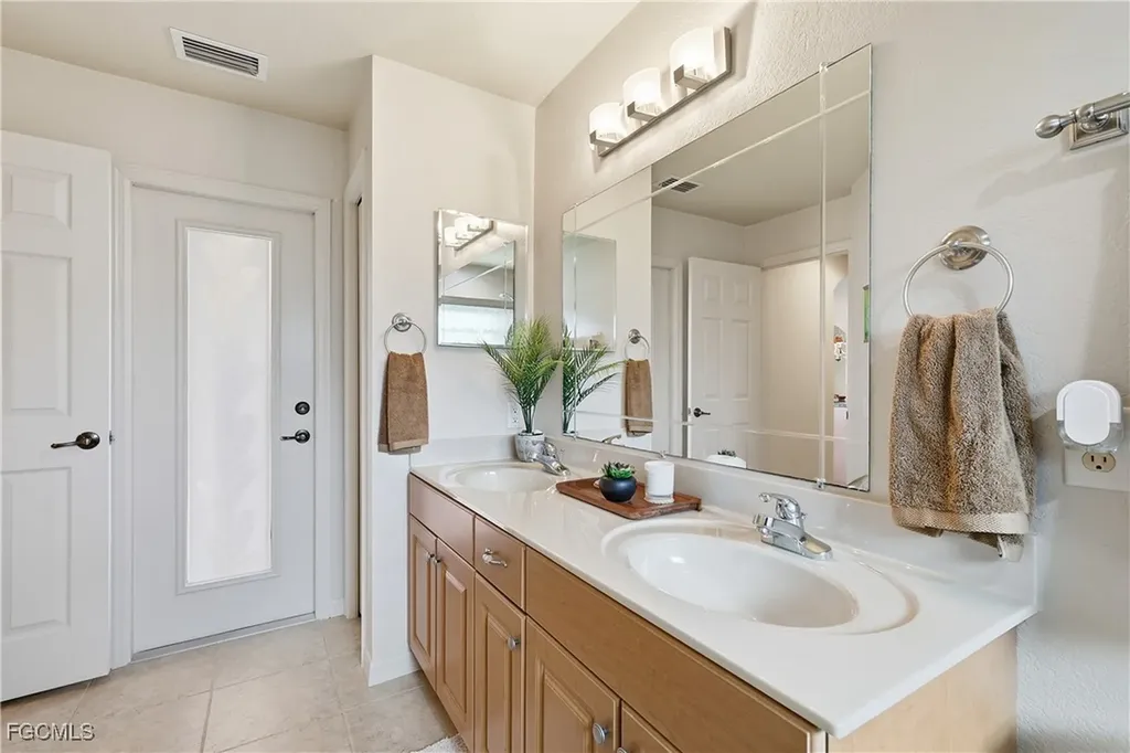927 SW 28th Terrace Cape Coral FL 33914