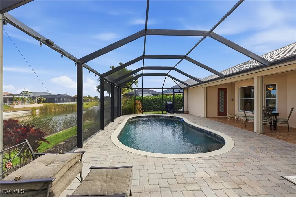 927 SW 28th Terrace Cape Coral FL 33914