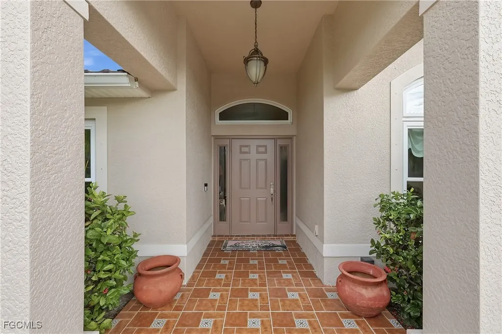 927 SW 28th Terrace Cape Coral FL 33914
