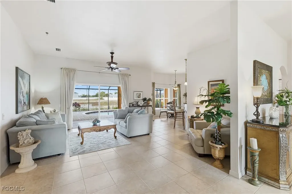 927 SW 28th Terrace Cape Coral FL 33914
