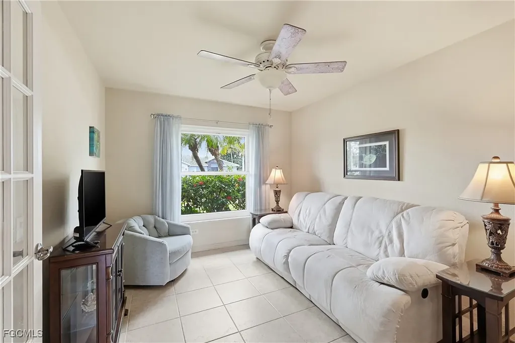 927 SW 28th Terrace Cape Coral FL 33914