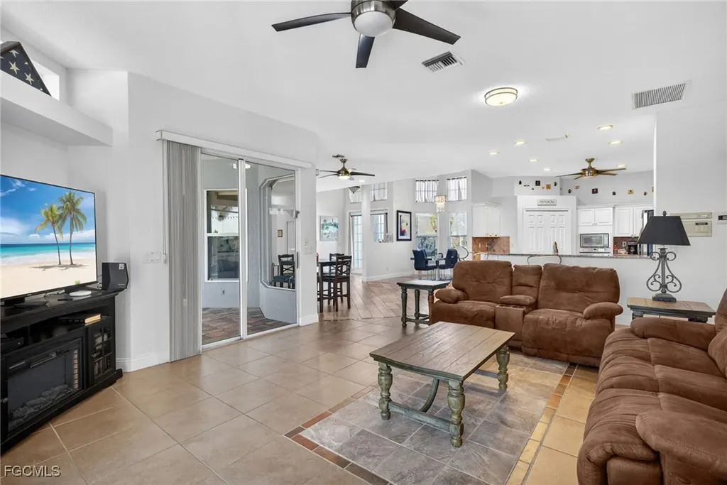 3815 Surfside Boulevard Cape Coral FL 33914