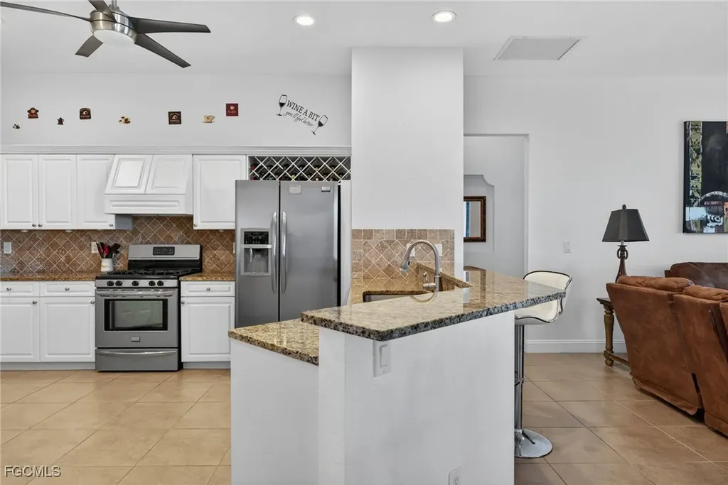 3815 Surfside Boulevard Cape Coral FL 33914