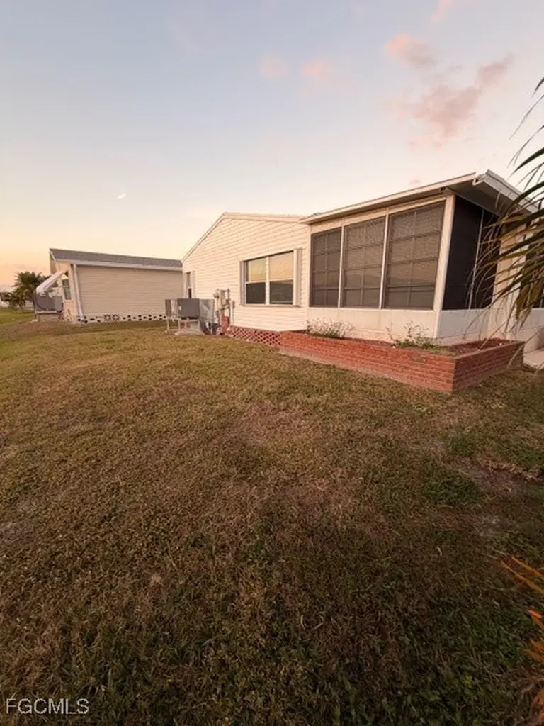 16266 Durham Avenue Fort Myers FL 33908