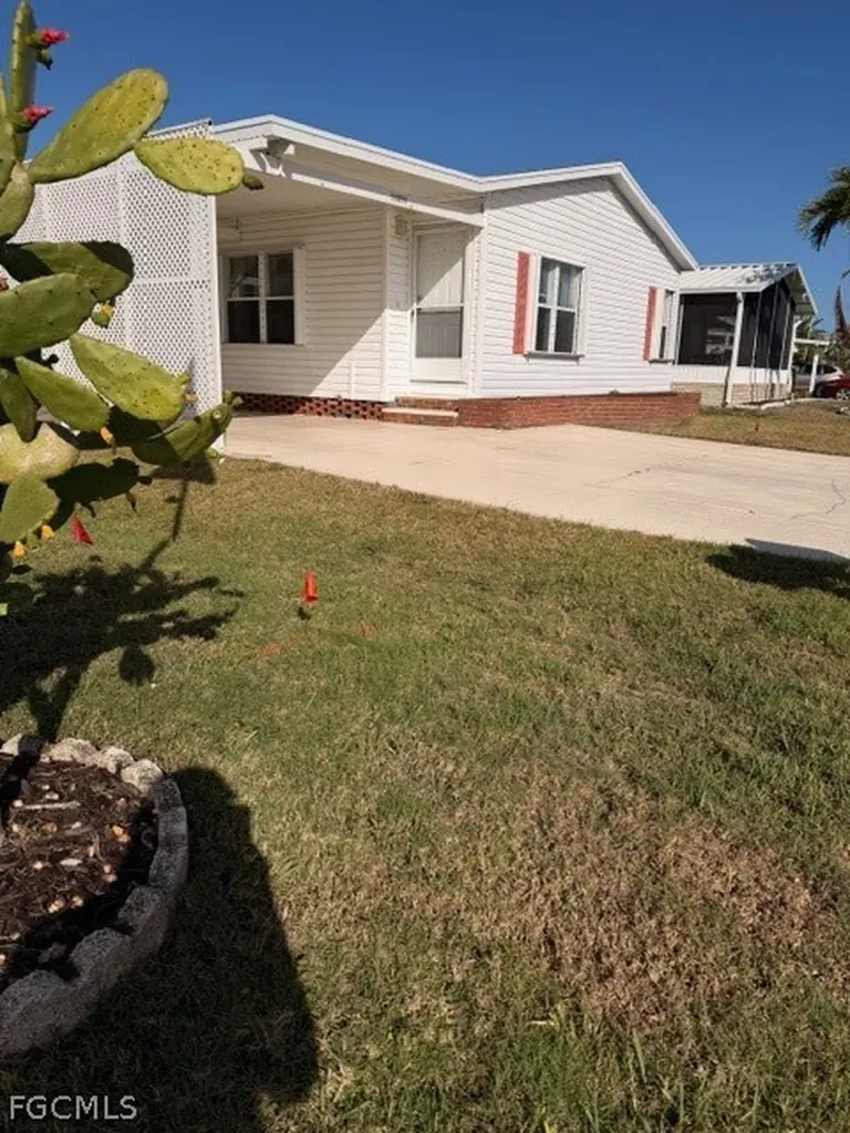 16266 Durham Avenue Fort Myers FL 33908