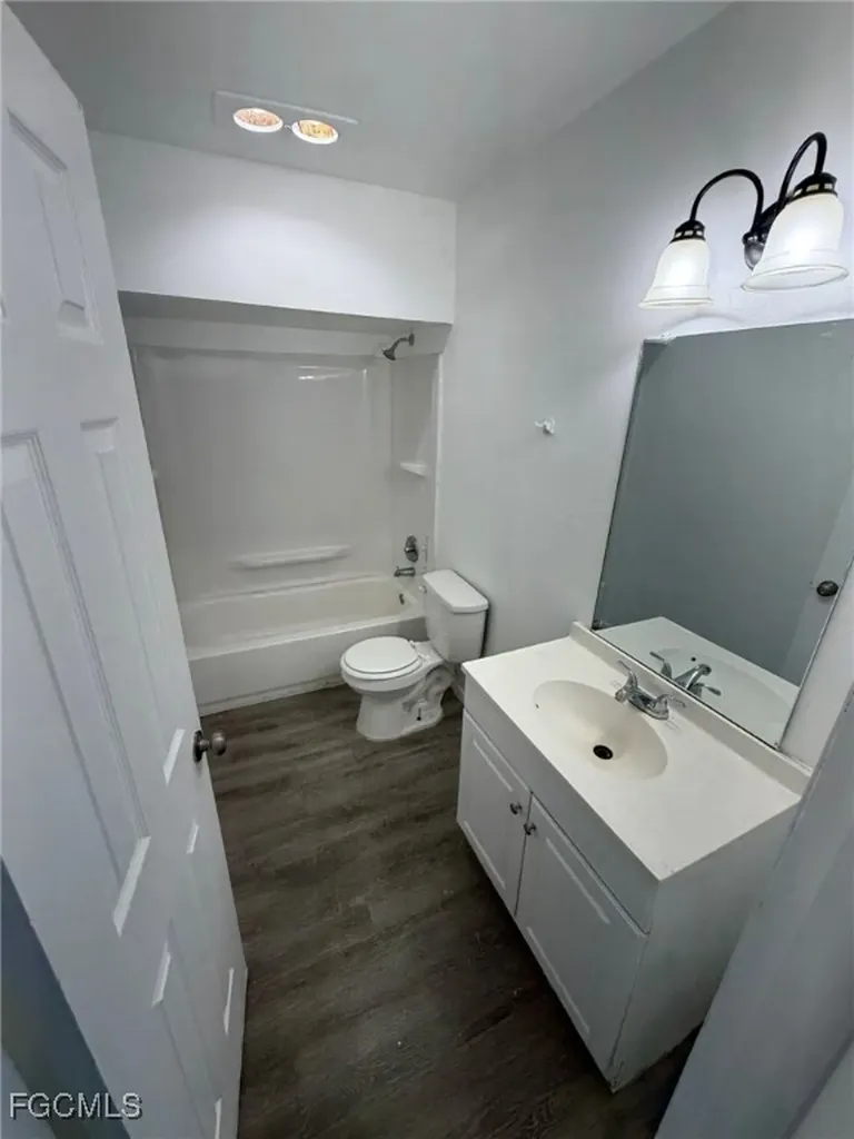 2708 Broadway Fort Myers FL 33901