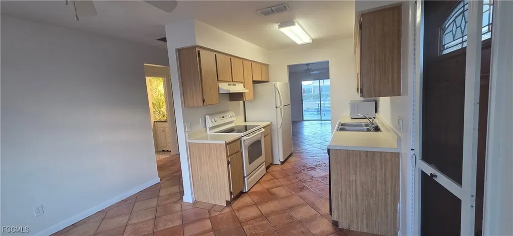 3609 SE 9th Place Cape Coral FL 33904