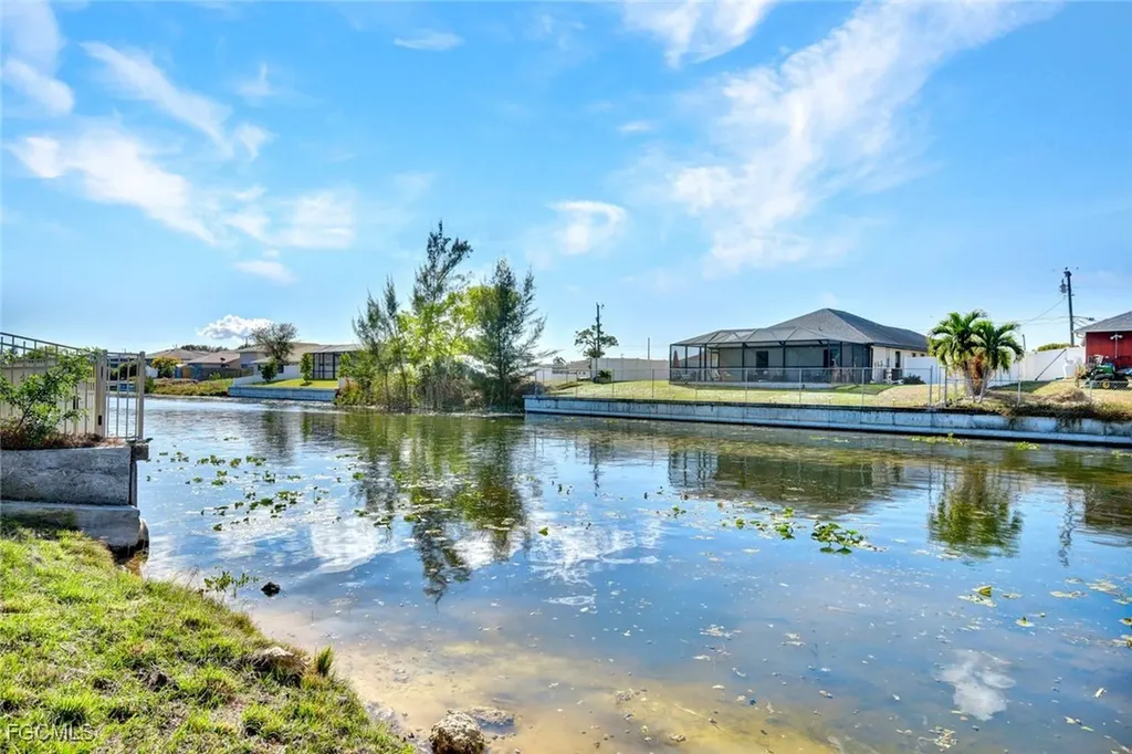 3210 SW 11th Place Cape Coral FL 33914