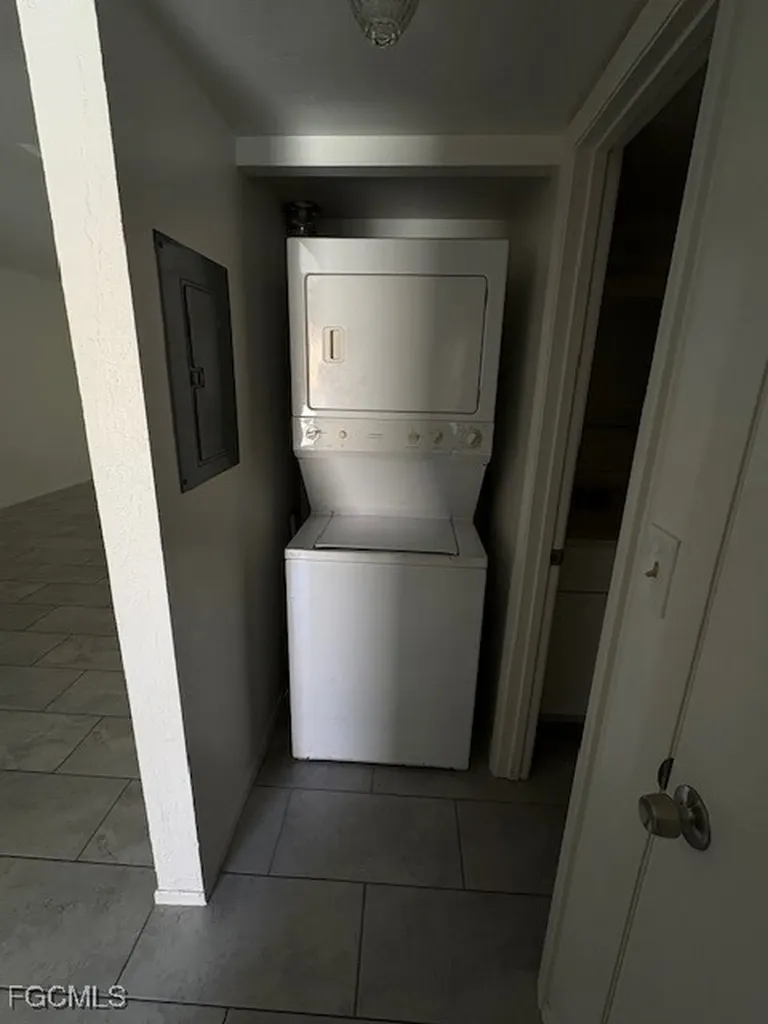 2700 Park Windsor Drive Fort Myers FL 33901