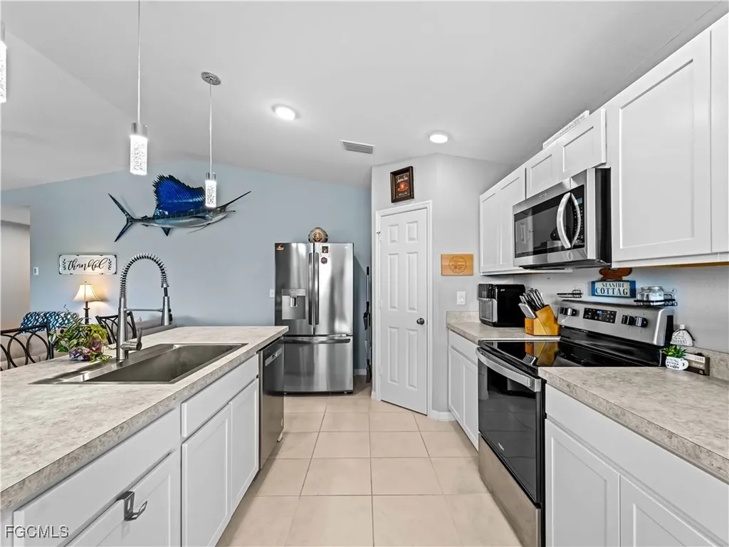 917 NW 13th Avenue Cape Coral FL 33993