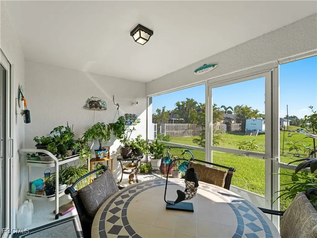 917 NW 13th Avenue Cape Coral FL 33993