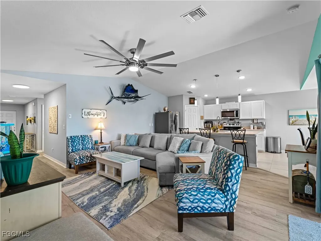 917 NW 13th Avenue Cape Coral FL 33993