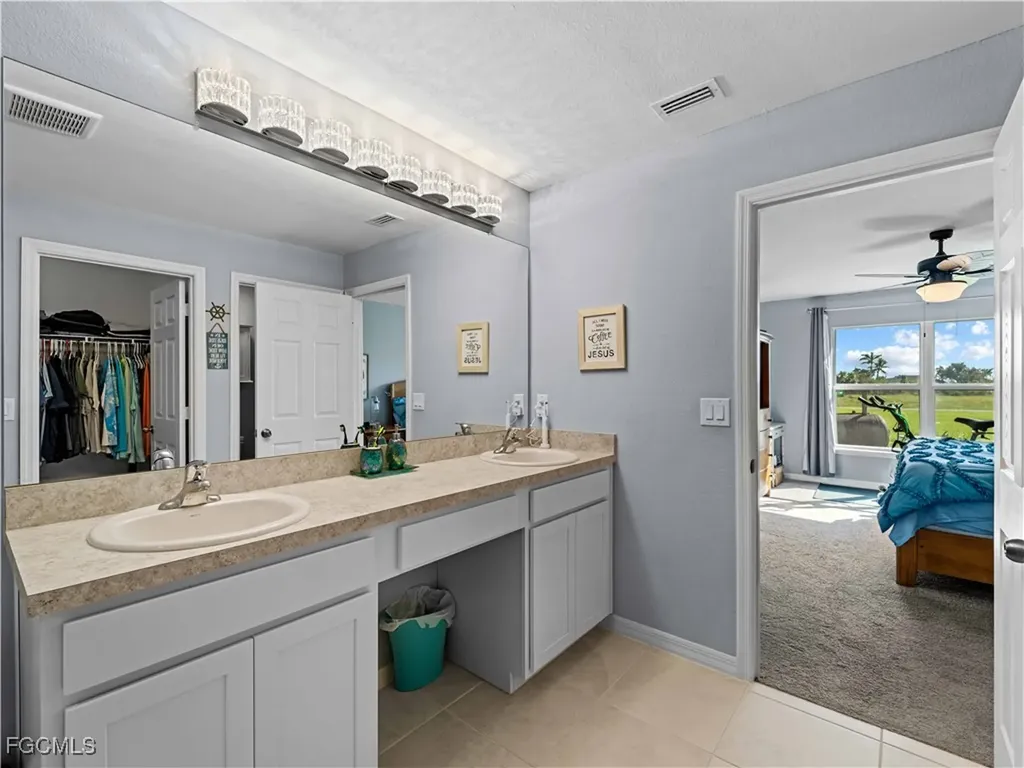 917 NW 13th Avenue Cape Coral FL 33993