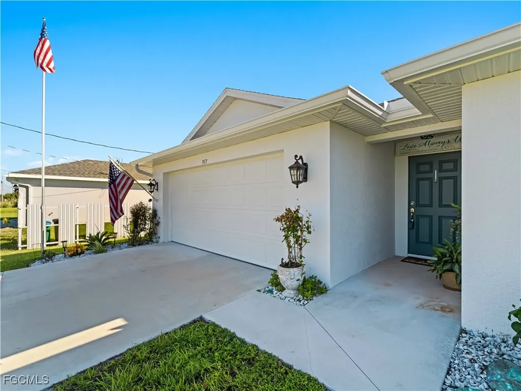 917 NW 13th Avenue Cape Coral FL 33993