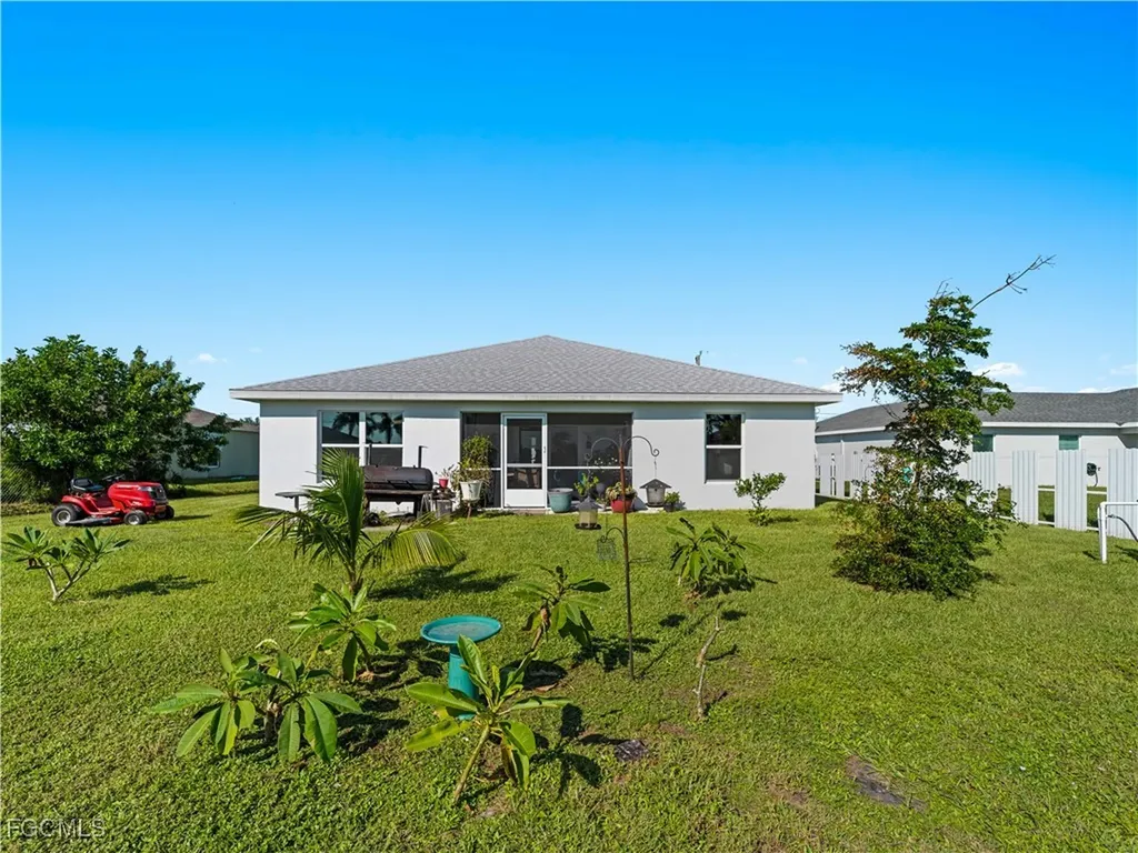 917 NW 13th Avenue Cape Coral FL 33993