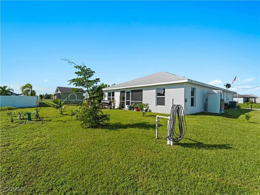 917 NW 13th Avenue Cape Coral FL 33993
