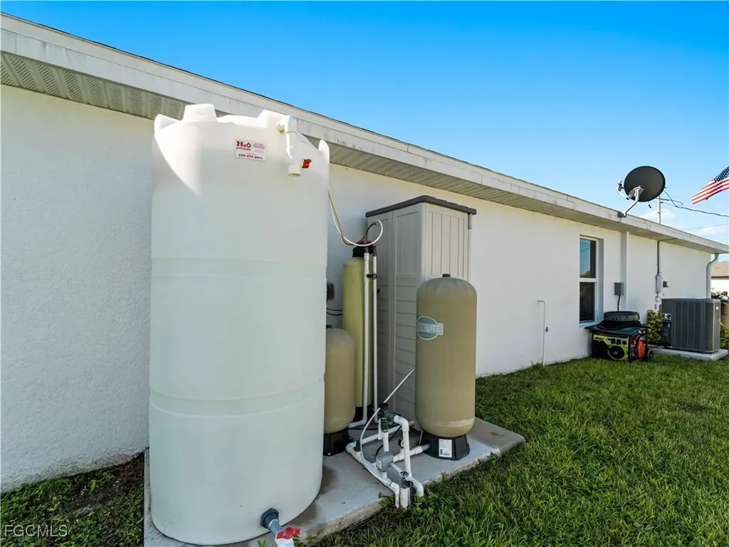 917 NW 13th Avenue Cape Coral FL 33993