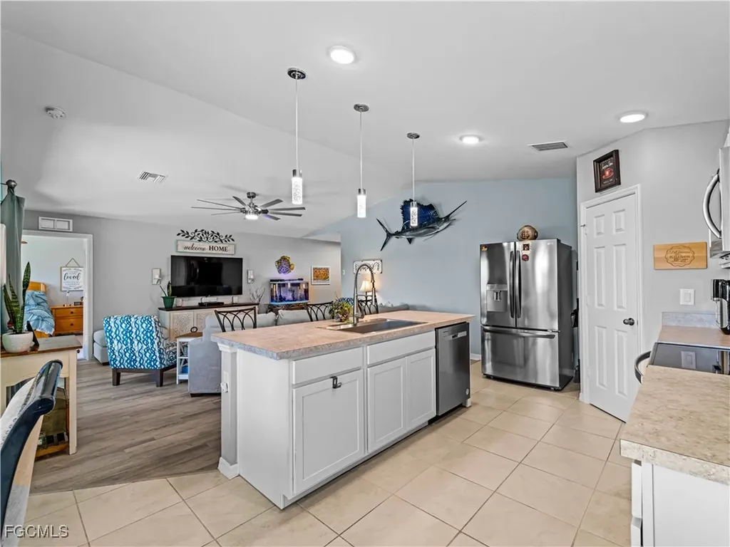 917 NW 13th Avenue Cape Coral FL 33993