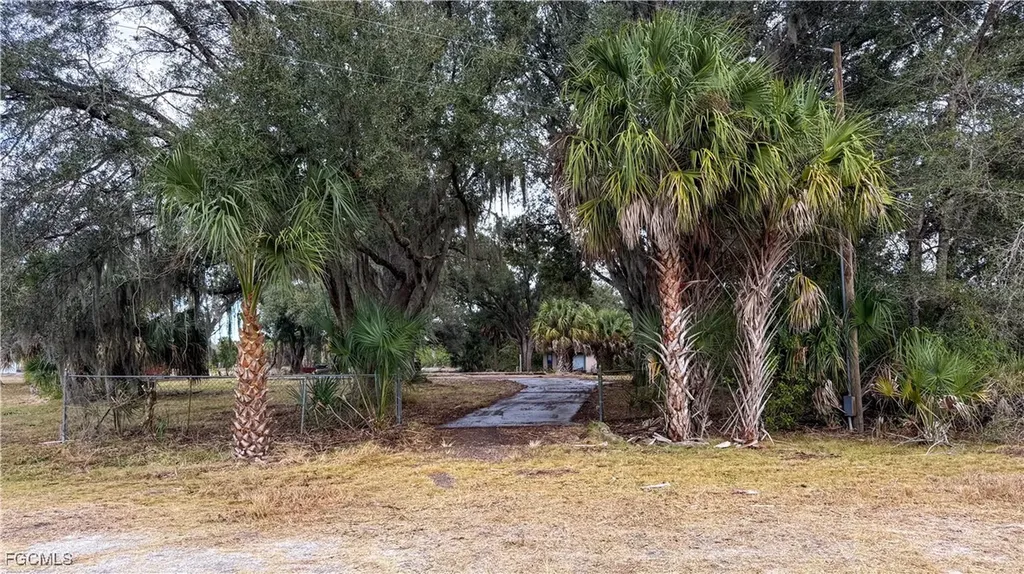 1053 Right Side Road Moore Haven FL 33471