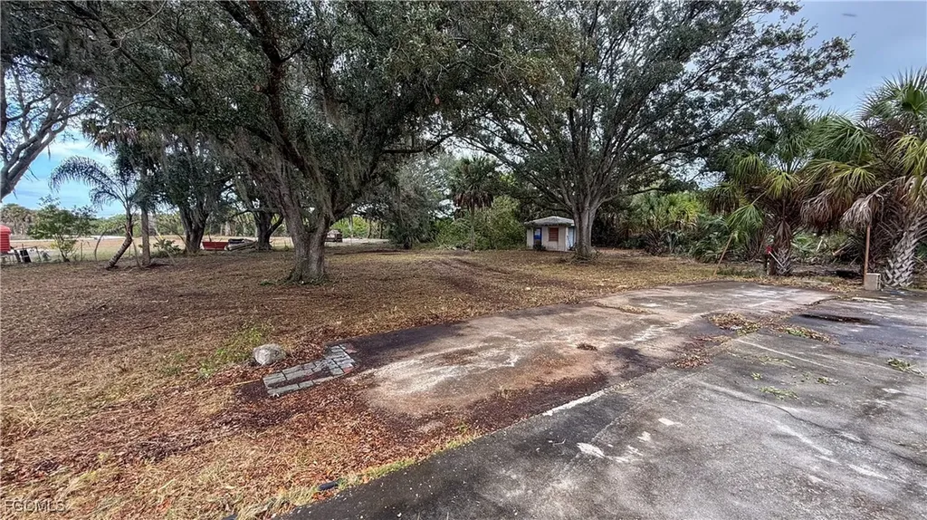 1053 Right Side Road Moore Haven FL 33471