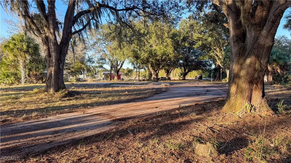 1053 Right Side Road Moore Haven FL 33471