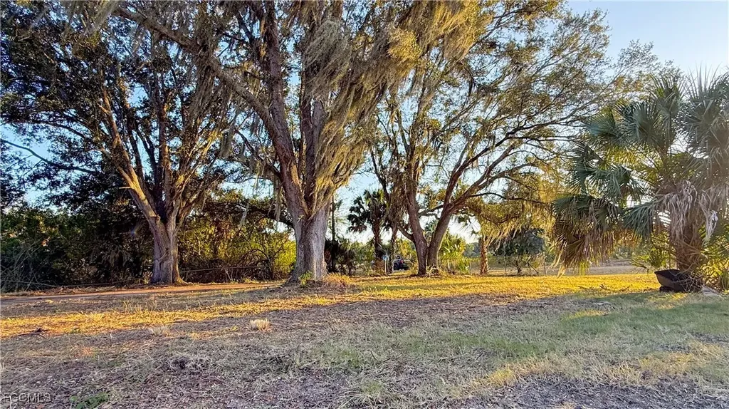 1053 Right Side Road Moore Haven FL 33471