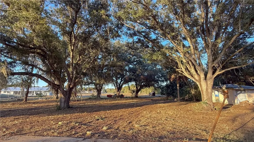 1053 Right Side Road Moore Haven FL 33471