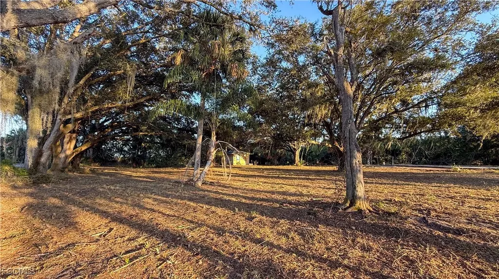 1053 Right Side Road Moore Haven FL 33471