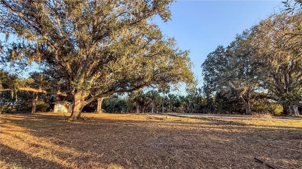 1053 Right Side Road Moore Haven FL 33471