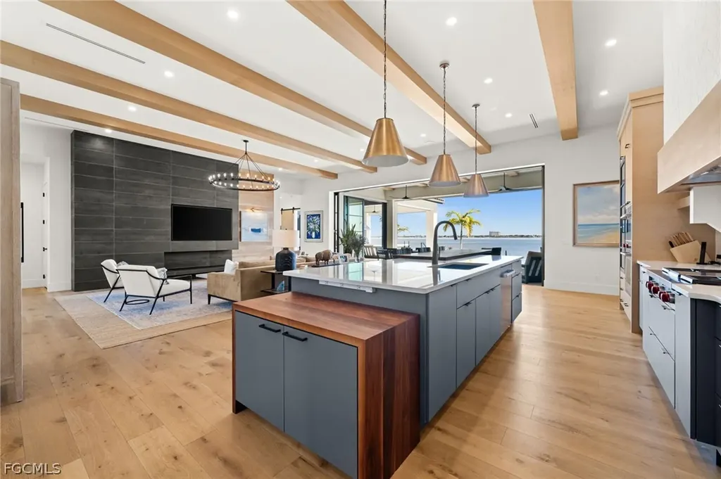 5661 Riverside Drive Cape Coral FL 33904