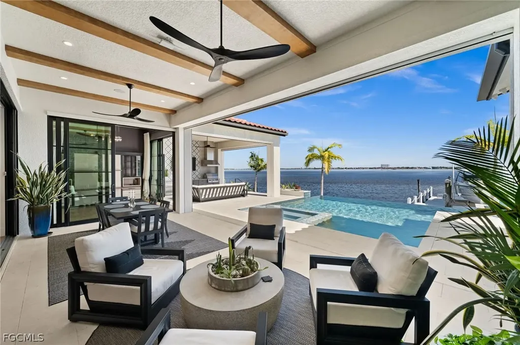 5661 Riverside Drive Cape Coral FL 33904