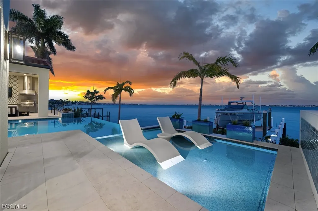 5661 Riverside Drive Cape Coral FL 33904