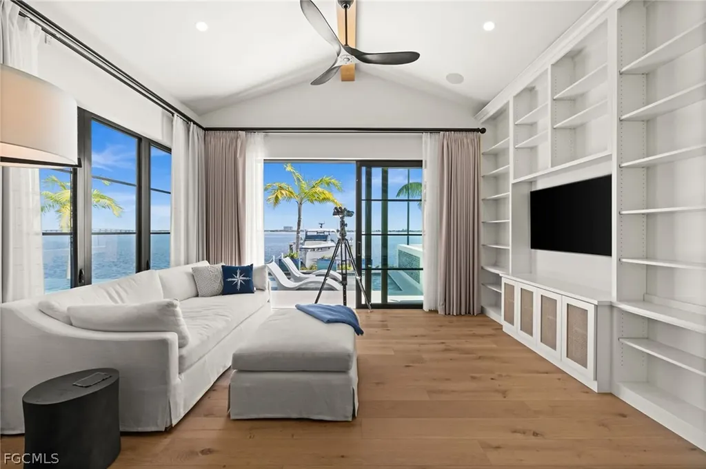 5661 Riverside Drive Cape Coral FL 33904