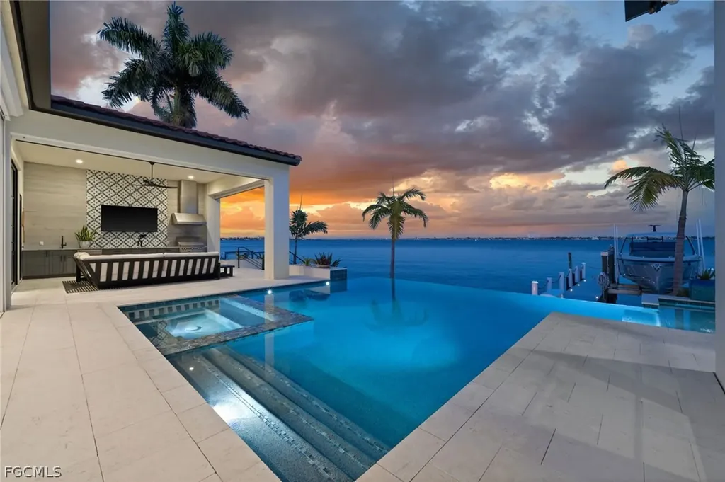 5661 Riverside Drive Cape Coral FL 33904