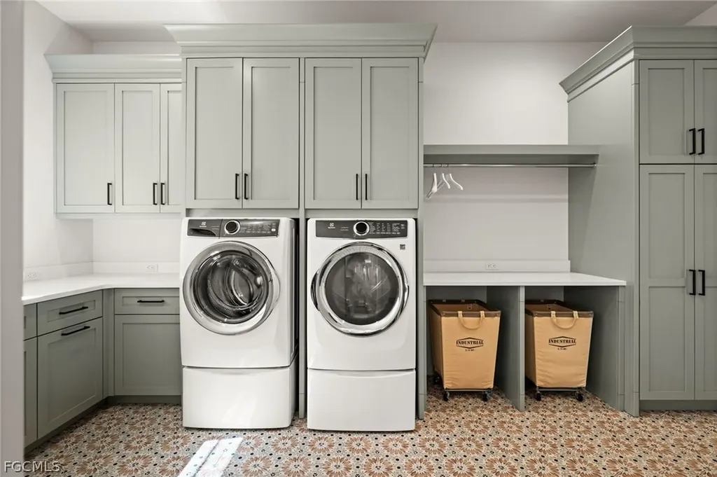 5661 Riverside Drive Cape Coral FL 33904