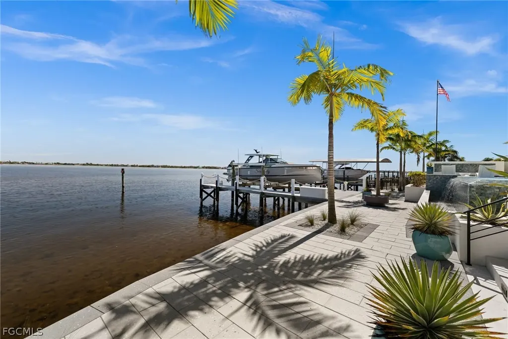 5661 Riverside Drive Cape Coral FL 33904