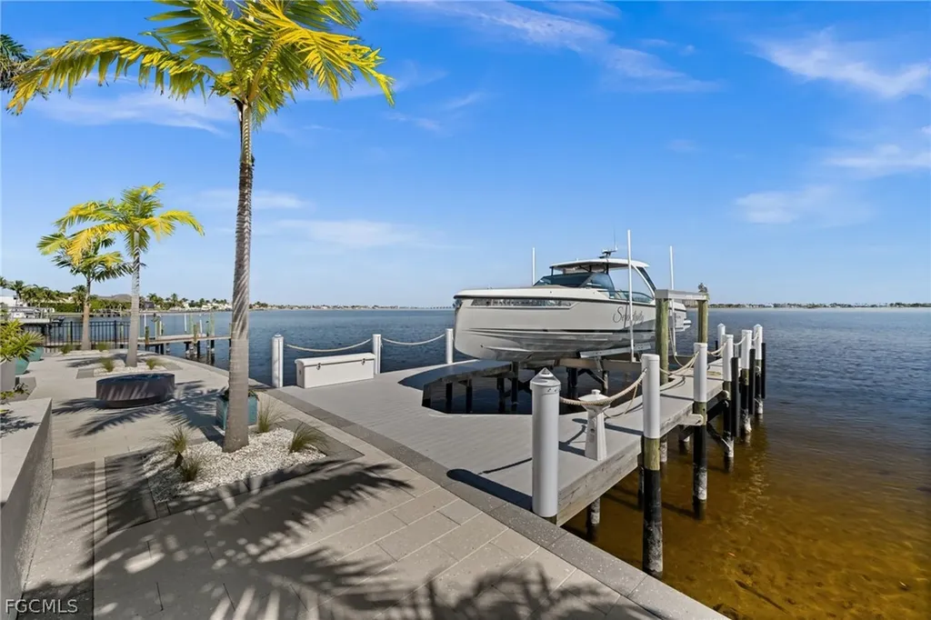 5661 Riverside Drive Cape Coral FL 33904