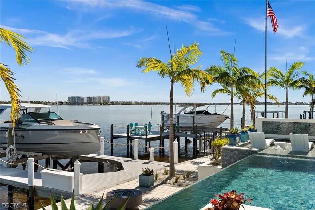 5661 Riverside Drive Cape Coral FL 33904