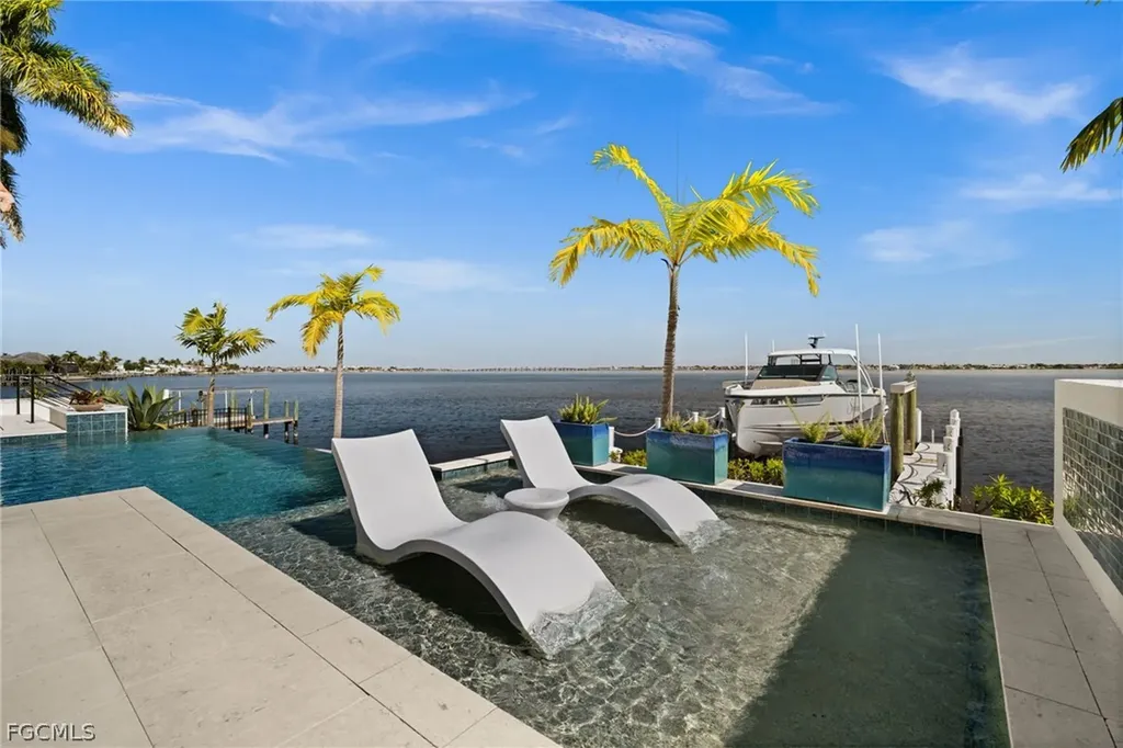 5661 Riverside Drive Cape Coral FL 33904