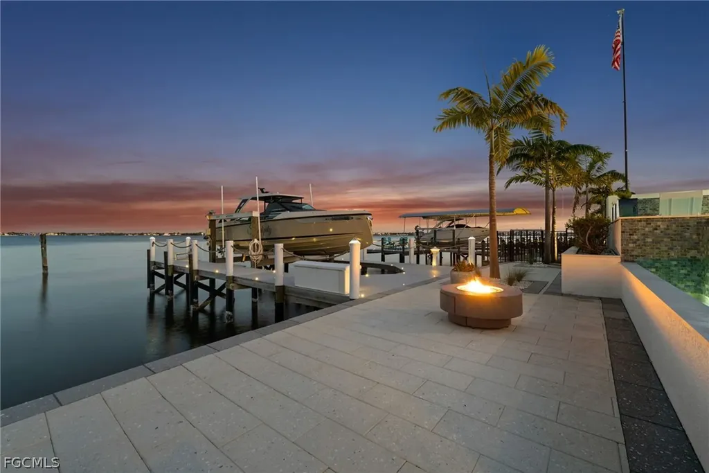 5661 Riverside Drive Cape Coral FL 33904