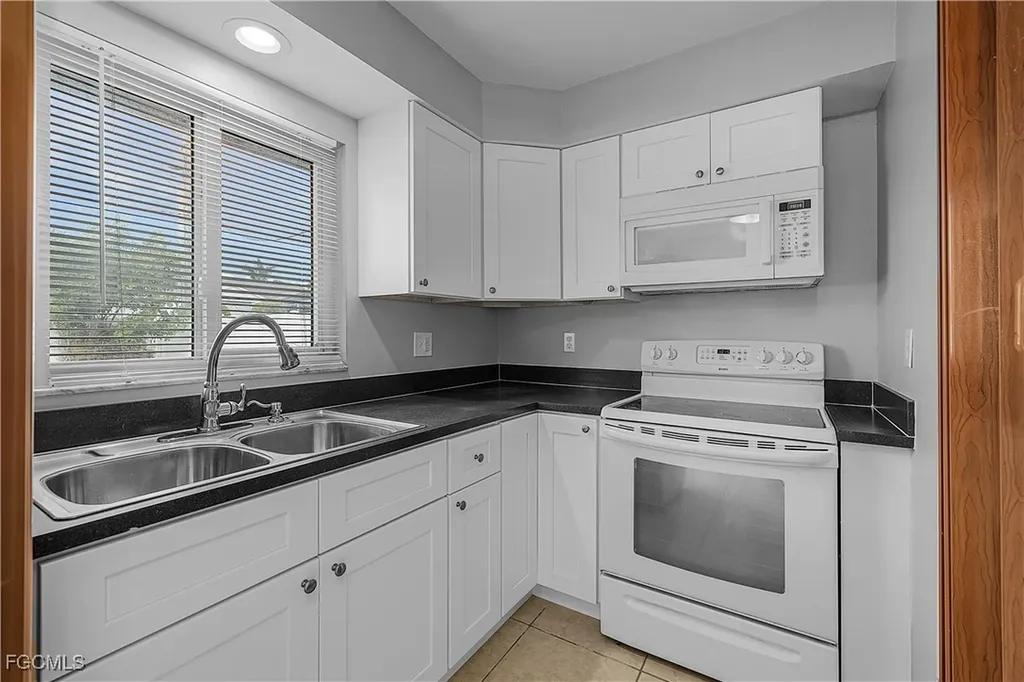 4012/4014 SW 16th Place Cape Coral FL 33914
