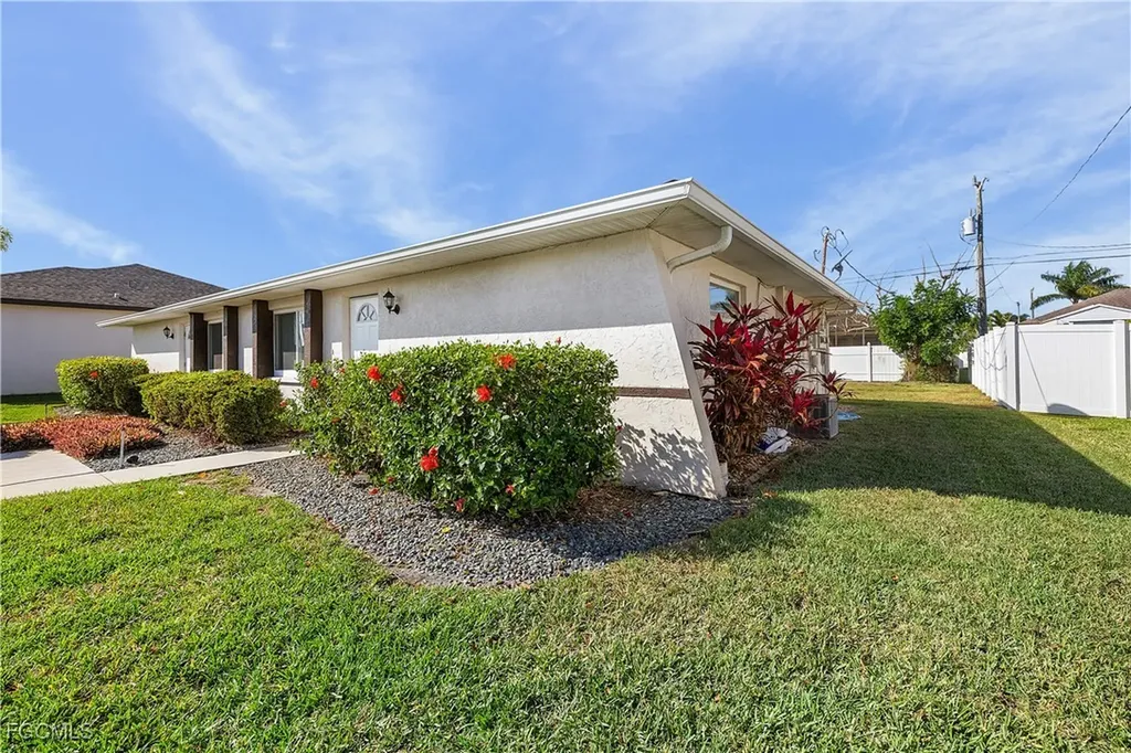 4012/4014 SW 16th Place Cape Coral FL 33914